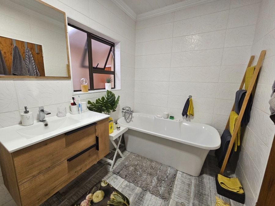 5 Bedroom Property for Sale in Panorama Free State